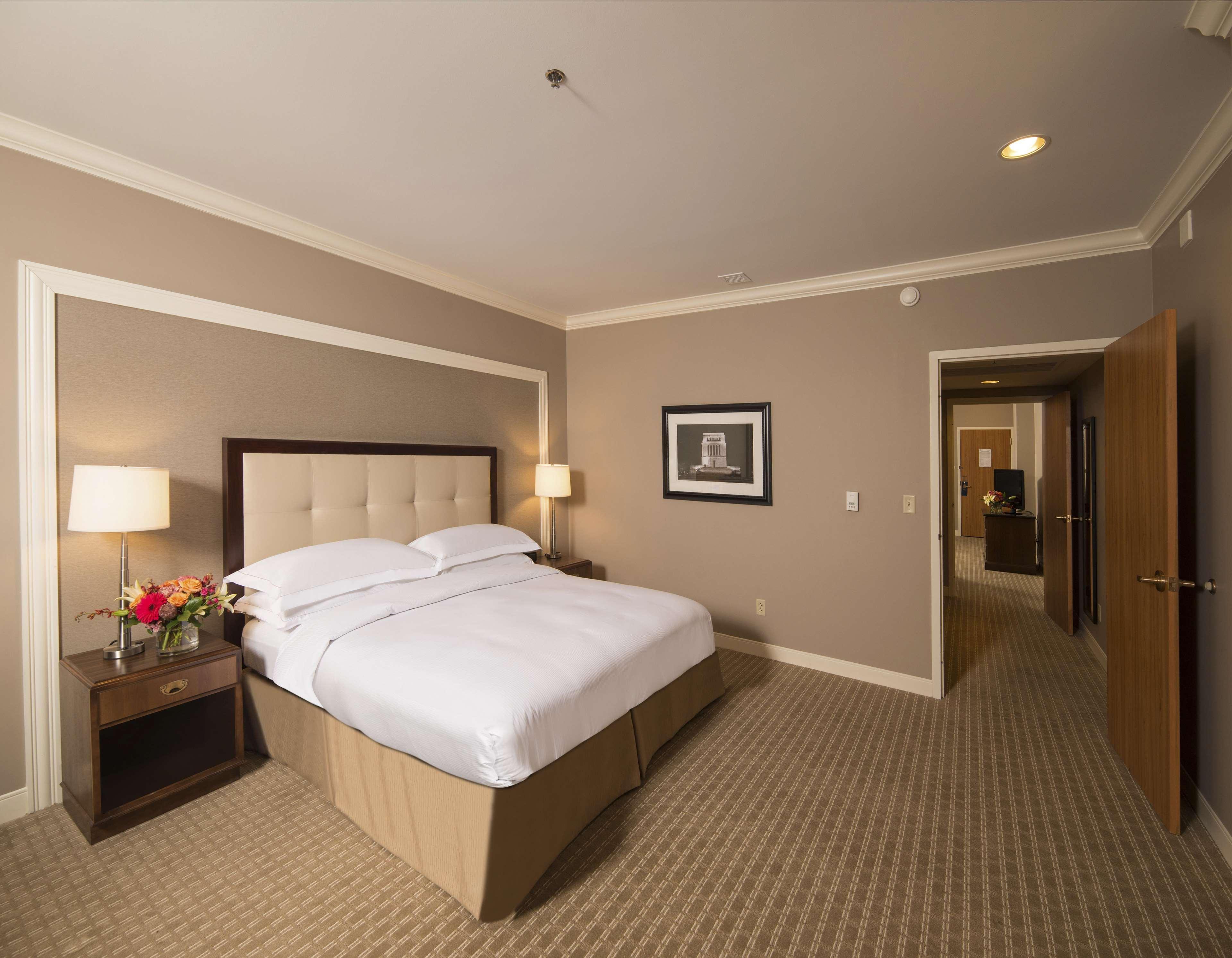 ฮิลตัน อินดีแอนาโปลิส โฮเต็ล แอนด์ สวีท Hotel อินเดียนาโพลิส ภายนอก รูปภาพ